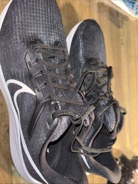 Nike Men's Charcoal/Black Performance Sneakers NIke Zoom Pegasus